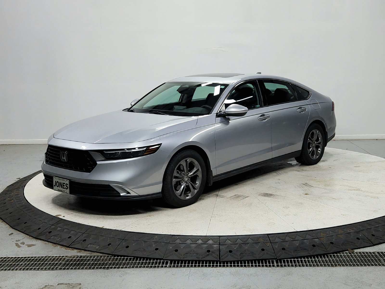 Used 2023 Honda Accord EX image 4