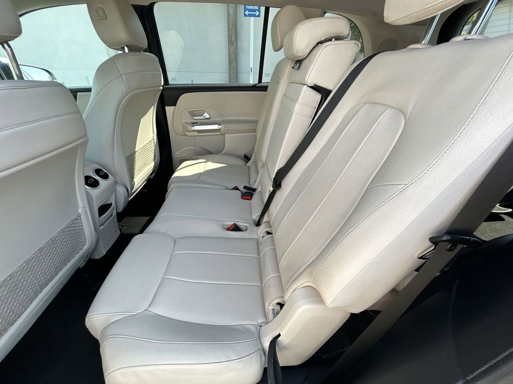 Used 2021 Mercedes-Benz GLB 250 w/ Premium Package image 21