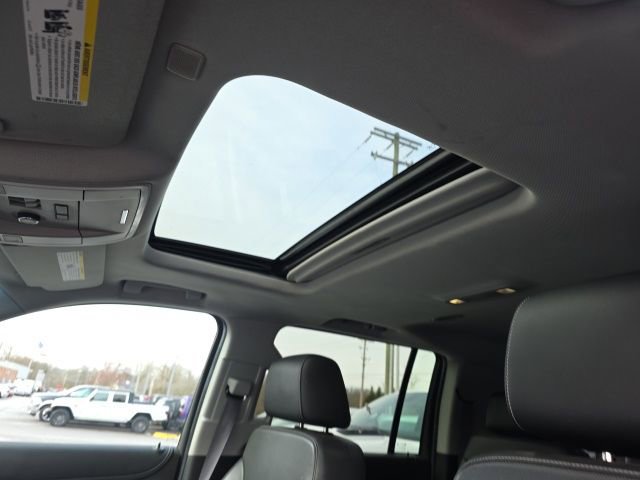 Used 2017 Chevrolet Suburban Premier image 15