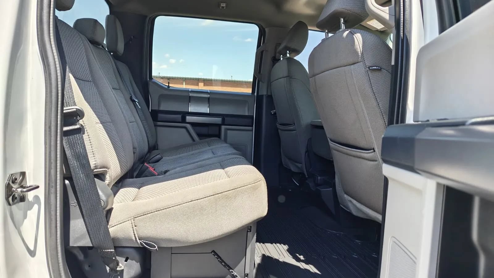 Used 2022 Ford F350 XLT w/ Black Appearance Package AWD/4WD image 15