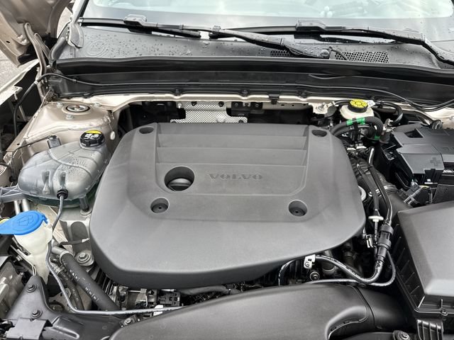 Certified 2024 Volvo XC40 B5 Plus w/ Climate Package AWD/4WD image 21