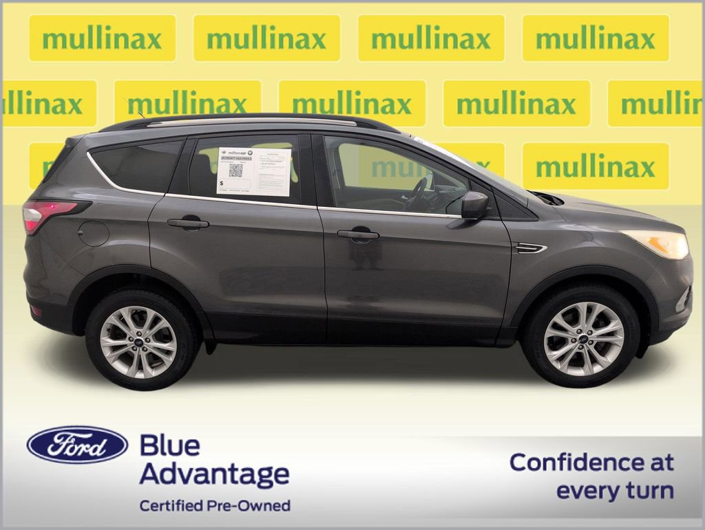 Used 2017 Ford Escape SE w/ Equipment Group 201A FWD image 2