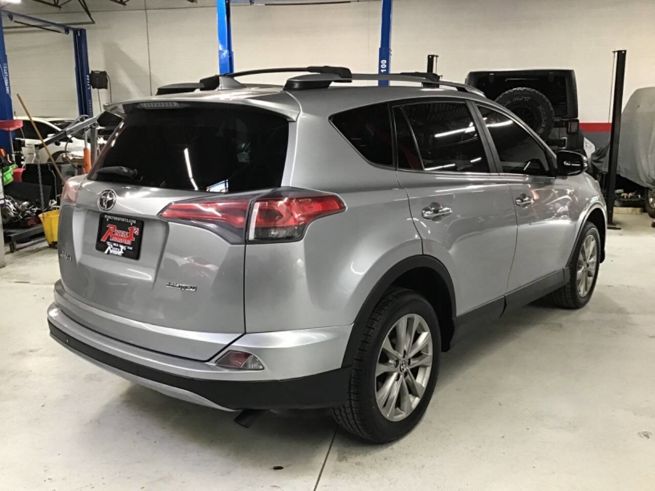 Used 2017 Toyota RAV4 Platinum FWD image 5