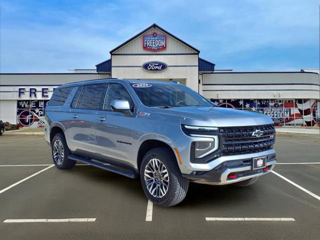 Used 2025 Chevrolet Suburban Z71 AWD/4WD image 1