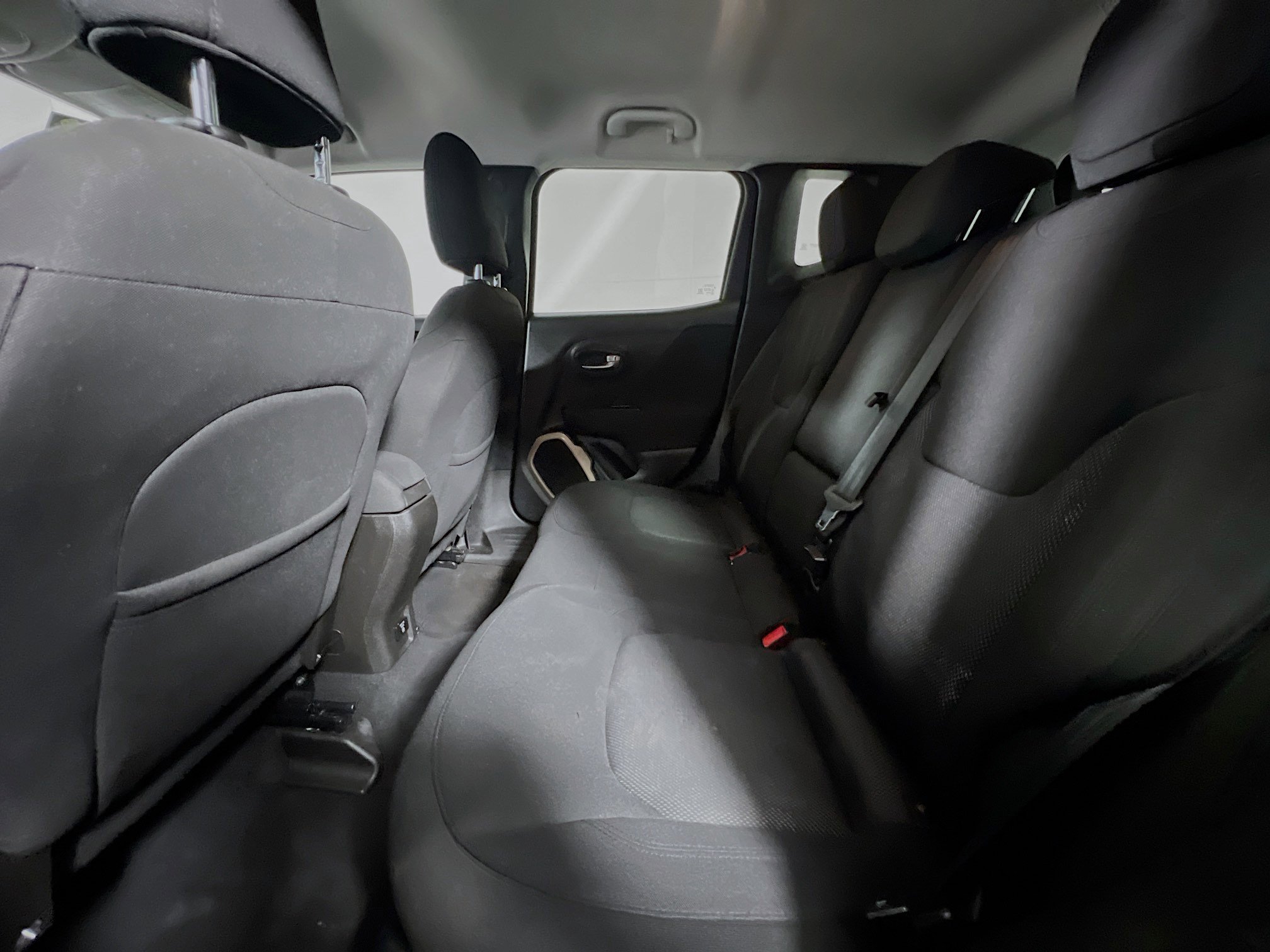 Used 2016 Jeep Renegade Latitude w/ Popular Equipment Group image 29