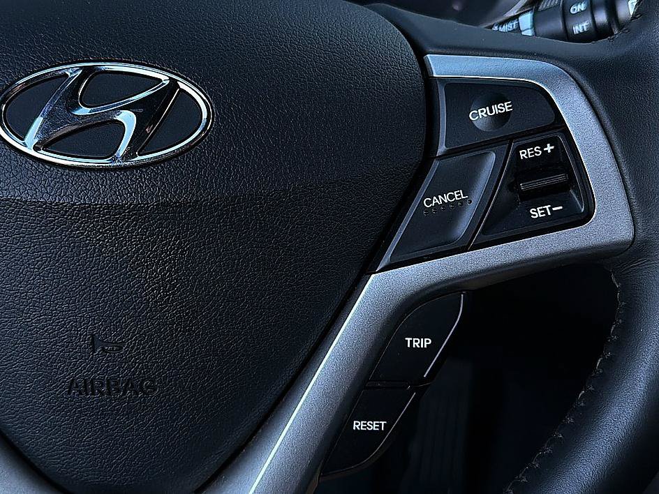 Used 2017 Hyundai Veloster Value Edition FWD image 20