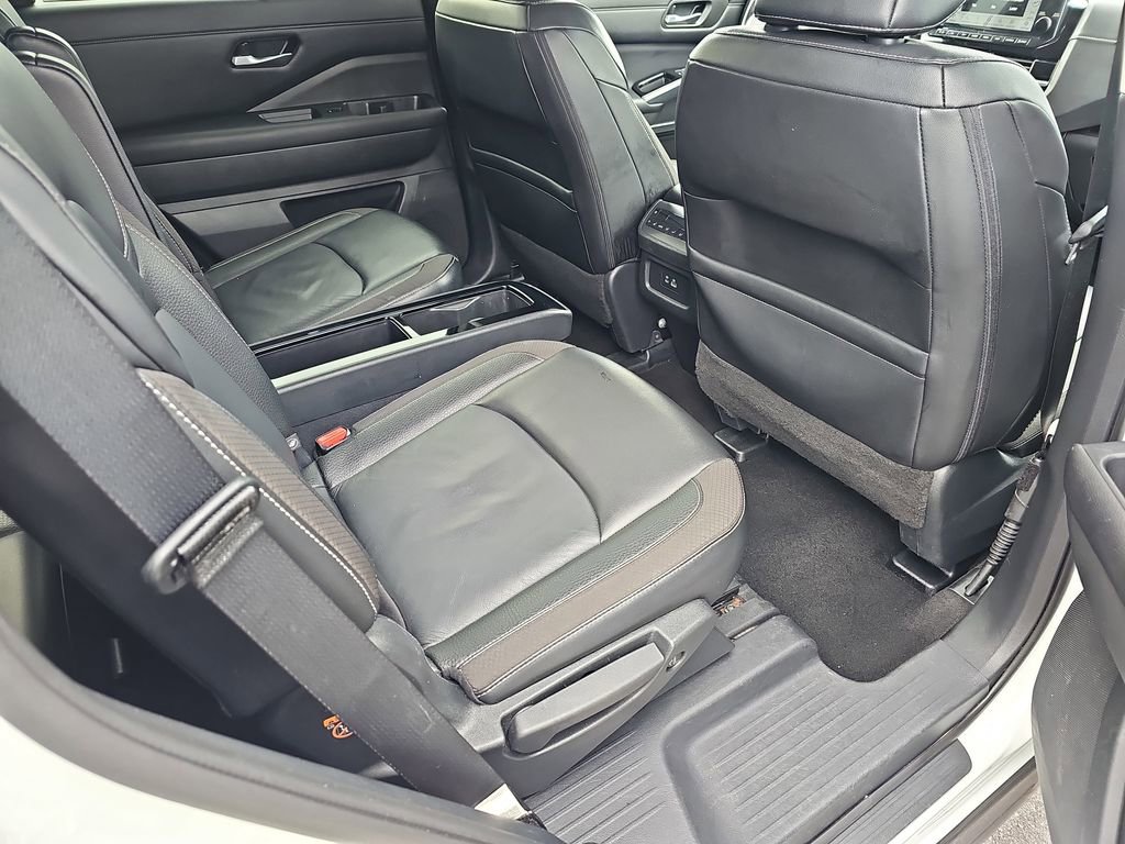 Used 2024 Nissan Pathfinder SL w/ SL Premium Package image 14