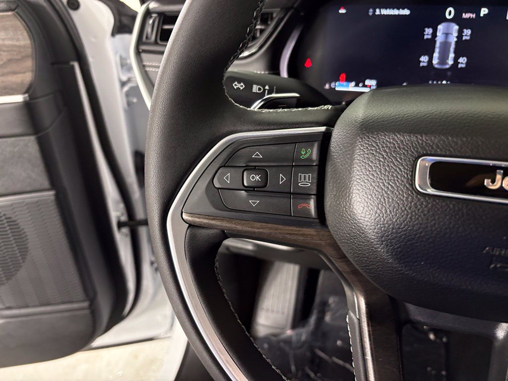 New 2027 Jeep Grand Cherokee Altitude RWD image 18
