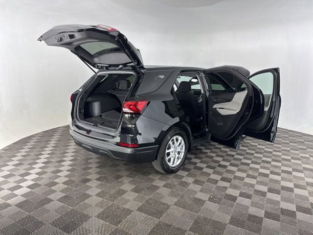 Used 2023 Chevrolet Equinox LS AWD/4WD image 14
