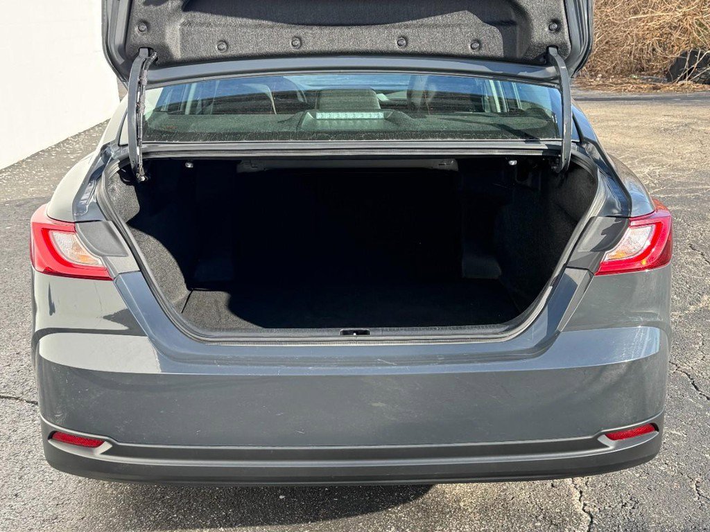 Certified 2025 Toyota Camry Hybrid image 9