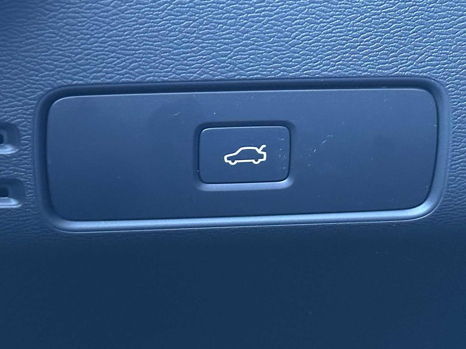 New 2026 Volvo XC40 B5 Ultra w/ Climate Package image 33