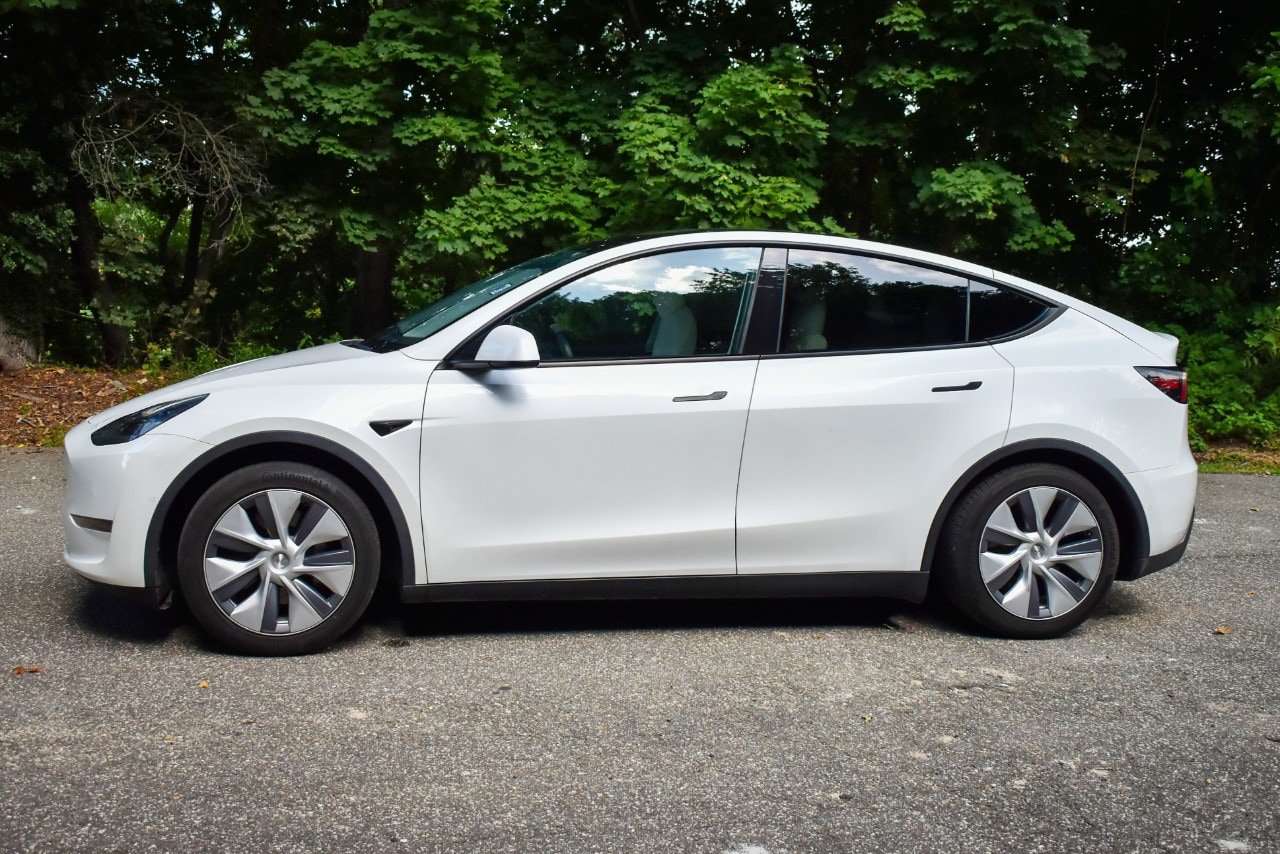 Used 2021 Tesla Model Y 2WD image 3