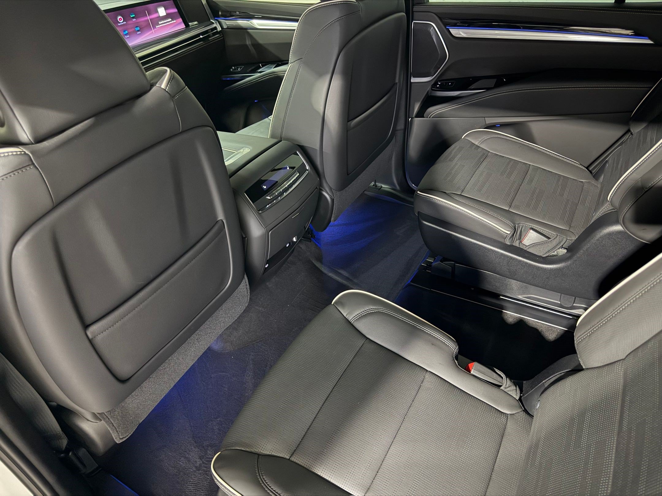 Certified 2025 Cadillac Escalade Sport w/ Touring Package AWD/4WD image 41