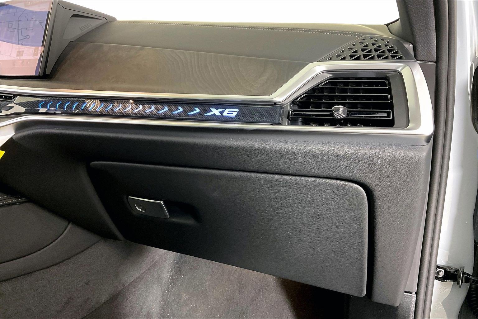 New 2026 BMW X6 xDrive40i w/ Climate Comfort Package AWD/4WD image 19