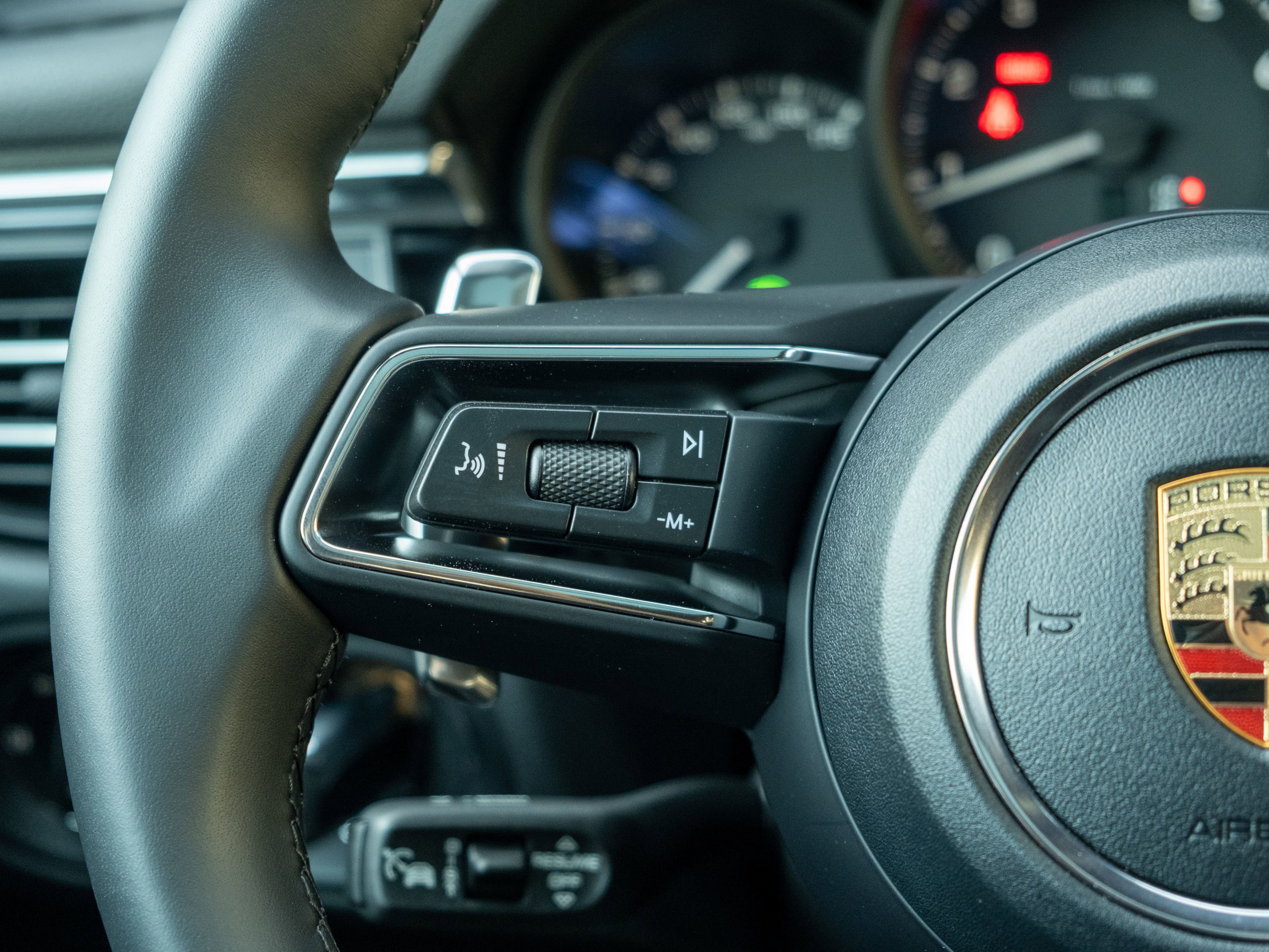 Certified 2026 Porsche Macan image 25