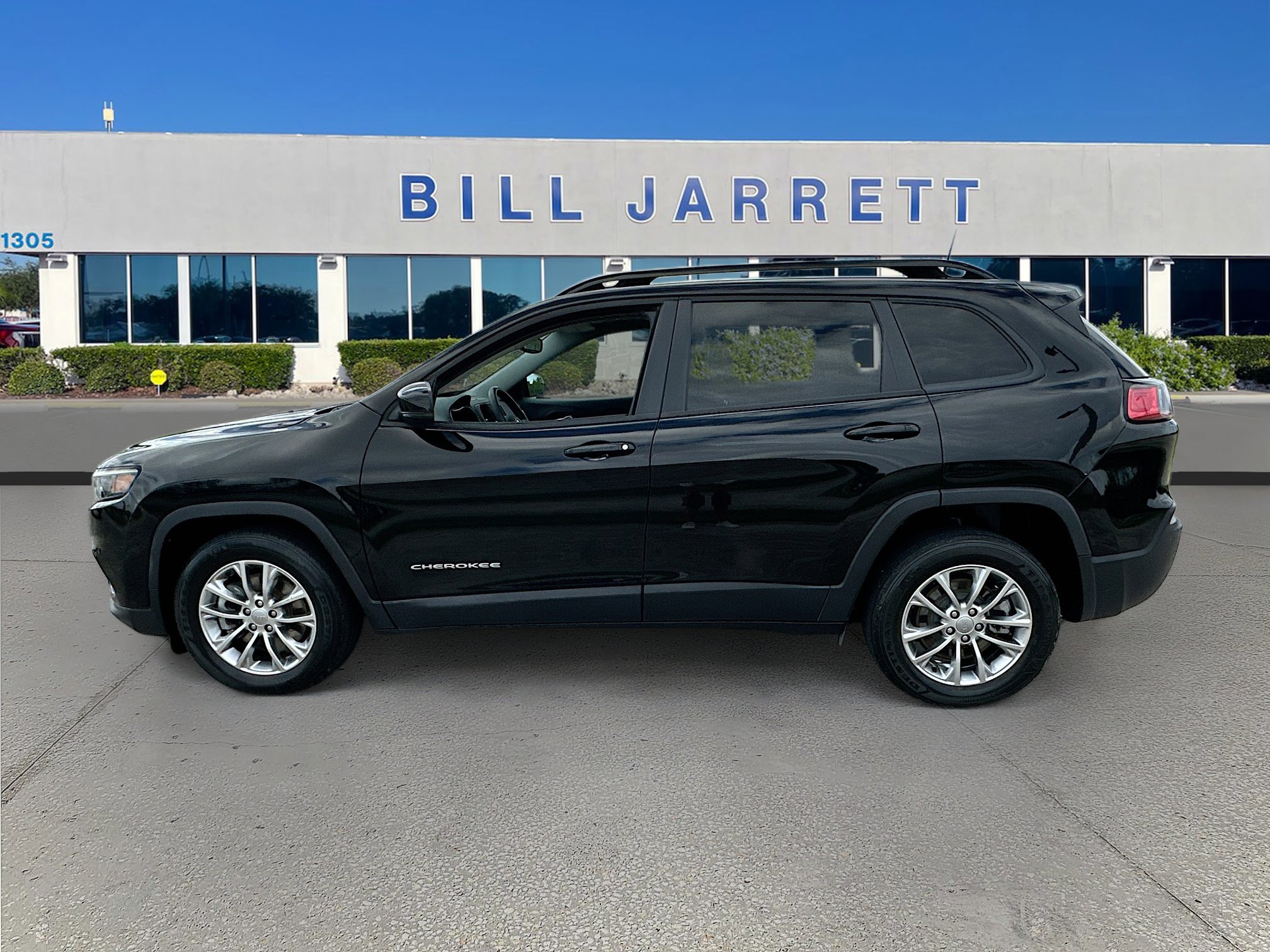 Used 2022 Jeep Cherokee Latitude Lux w/ Mopar Interior Package image 4