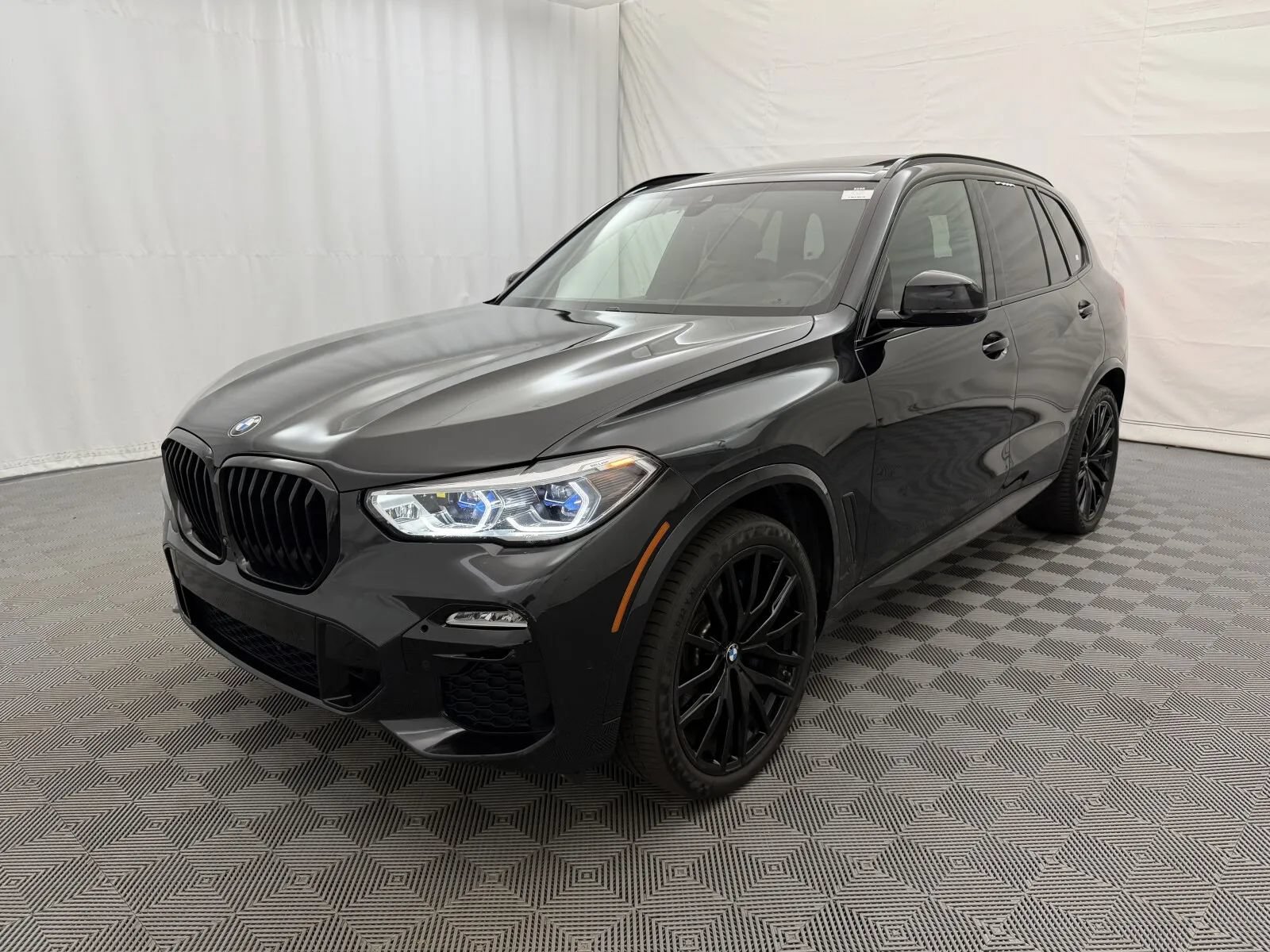 Used 2021 BMW X5 M50i w/ Executive Package AWD/4WD image 2