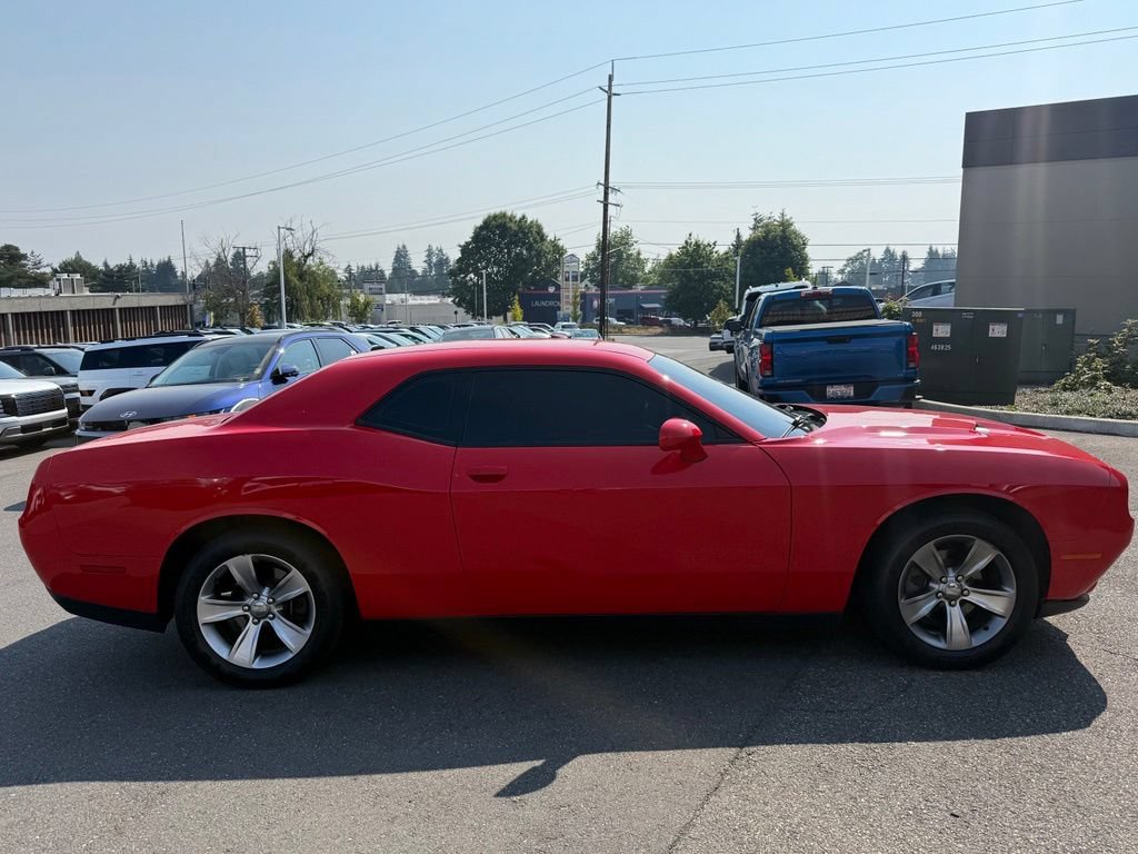 Used 2016 Dodge Challenger SXT RWD image 3