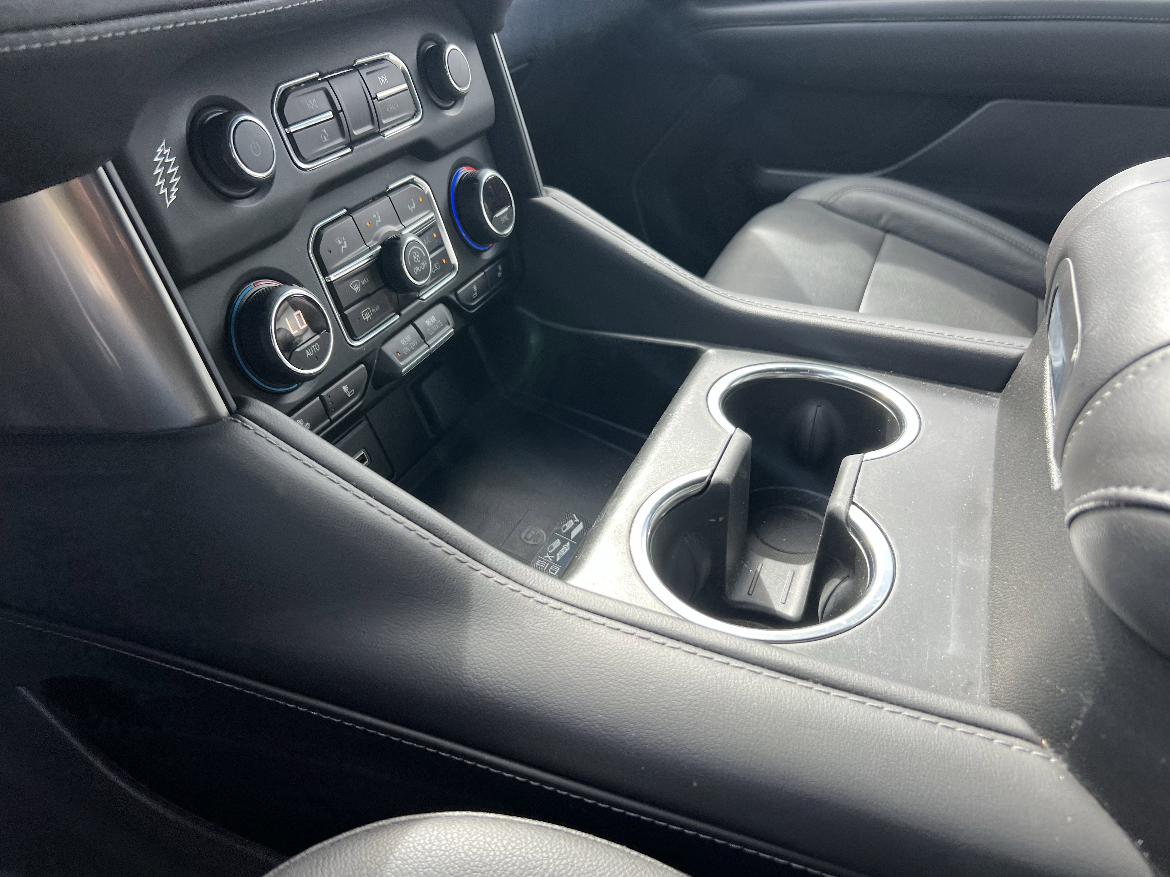 Used 2021 Chevrolet Tahoe Z71 w/ Rear Media and Nav Package image 28