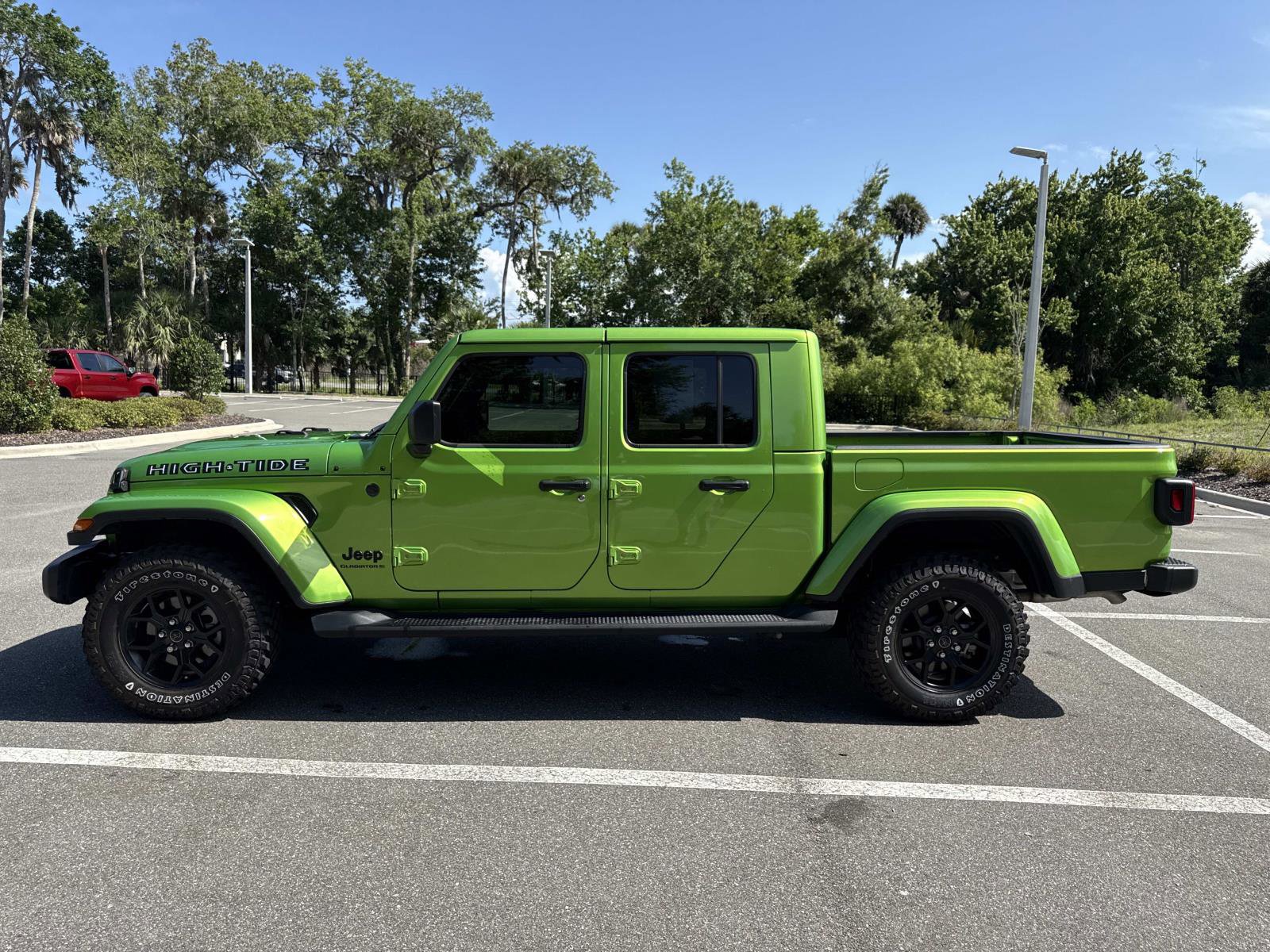 Used 2025 Jeep Gladiator Sport AWD/4WD image 6