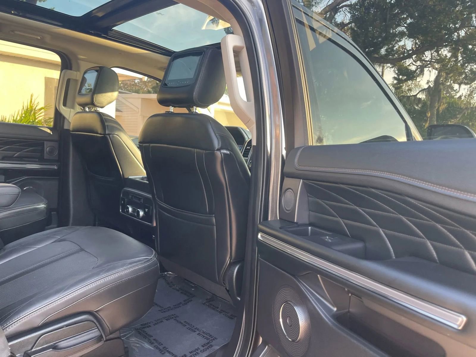 Used 2019 Ford Expedition Platinum image 11