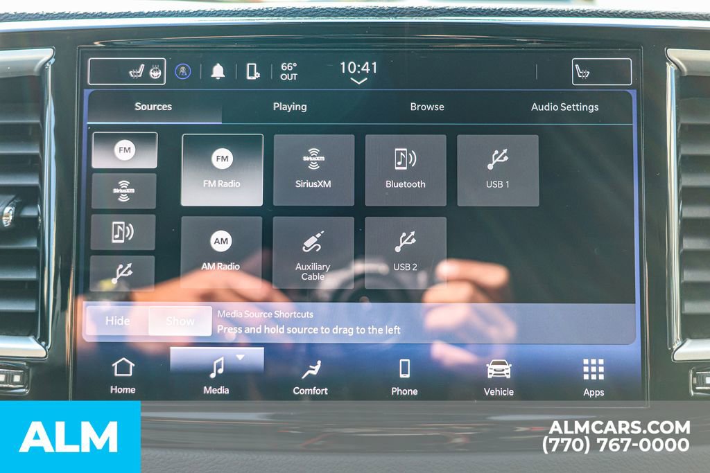 Used 2024 Chrysler Pacifica Touring-L image 41