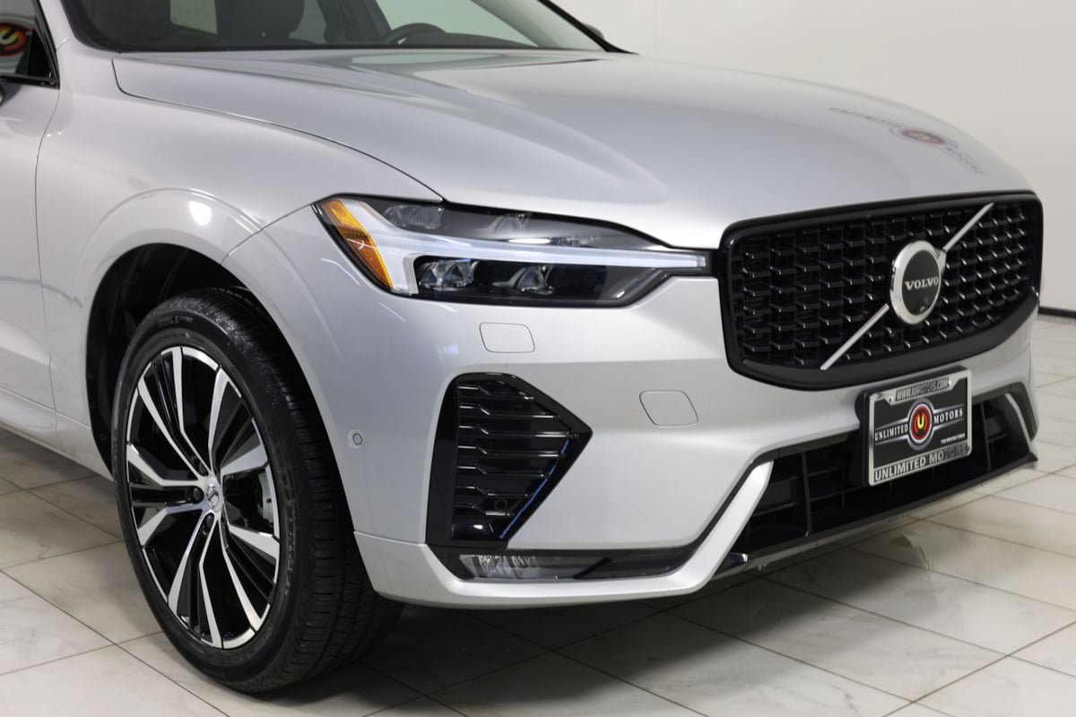 Used 2025 Volvo XC60 B5 Plus AWD/4WD image 38