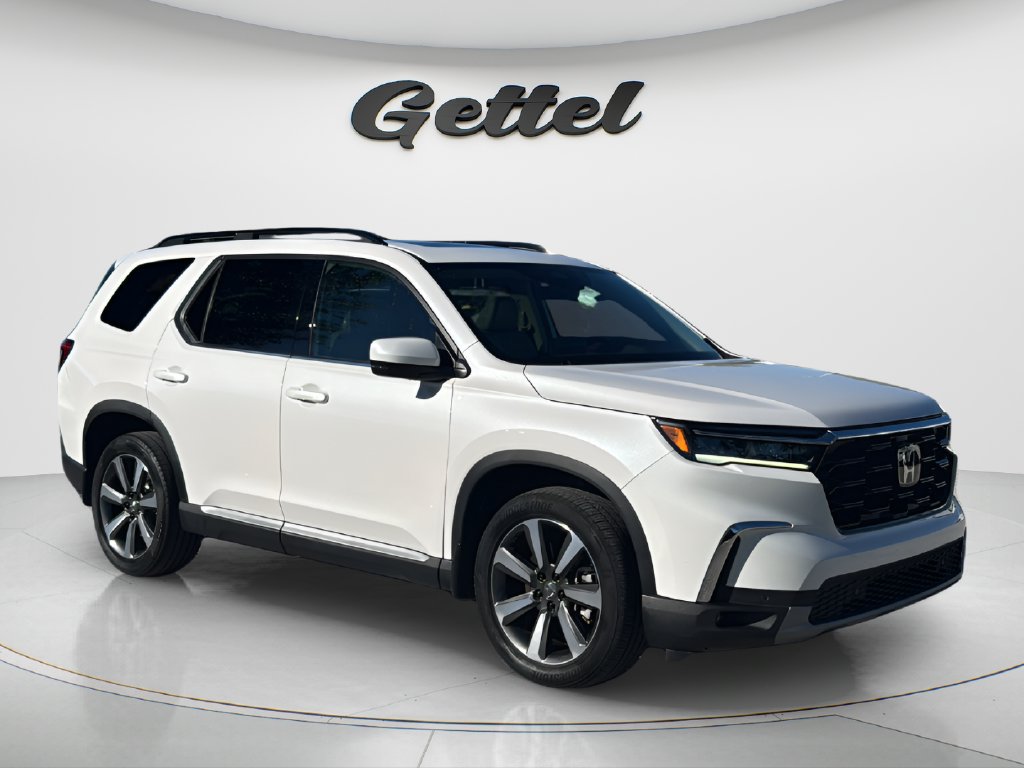 Used 2024 Honda Pilot Touring image 3