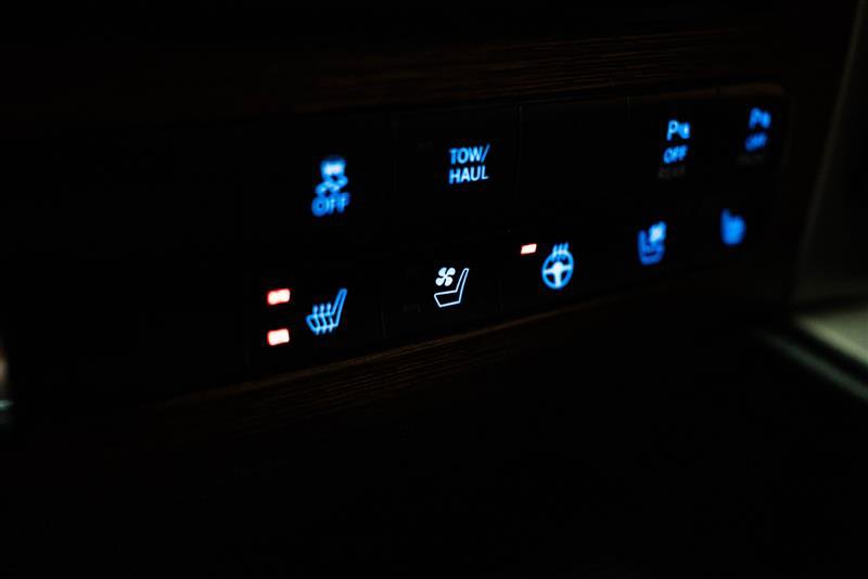 Used 2014 RAM 1500 Laramie w/ Convenience Group image 21