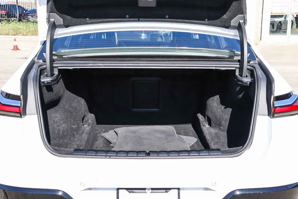 Used 2025 BMW 740i xDrive image 28