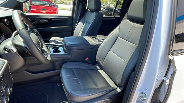 Used 2025 Chevrolet Suburban RST w/ Comfort Package AWD/4WD image 11