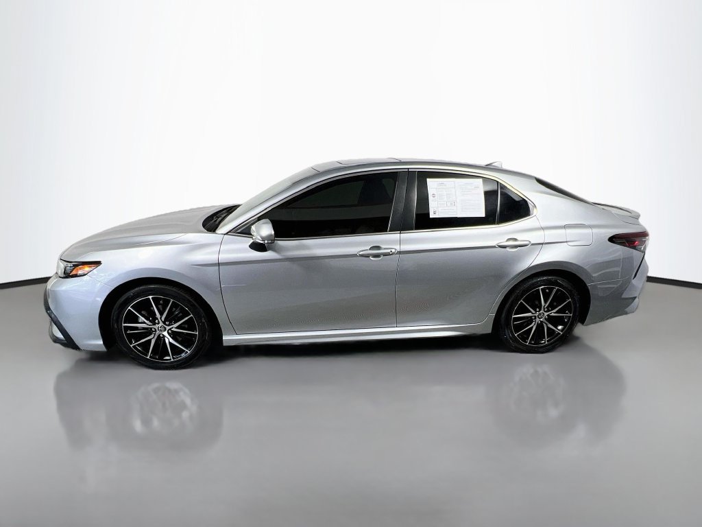 Used 2022 Toyota Camry SE w/ Audio Upgrade Package FWD image 6
