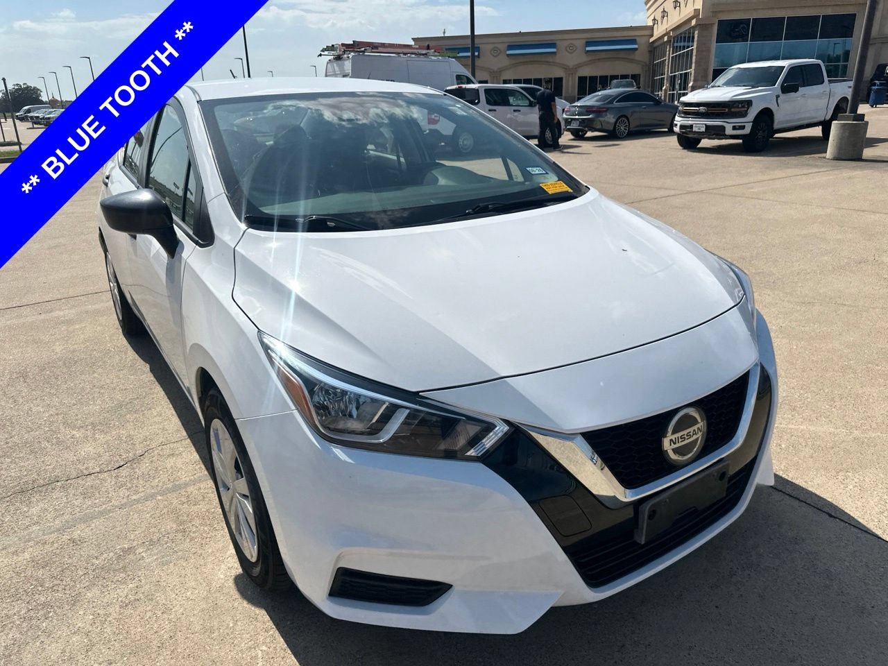 Used 2022 Nissan Versa S FWD image 3