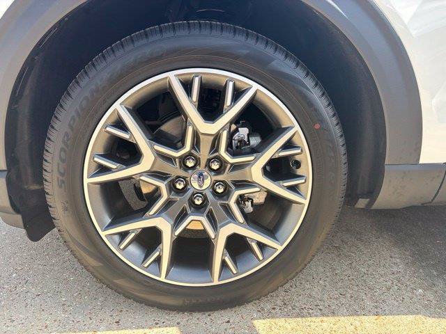 New 2027 Ford Explorer Platinum RWD image 13
