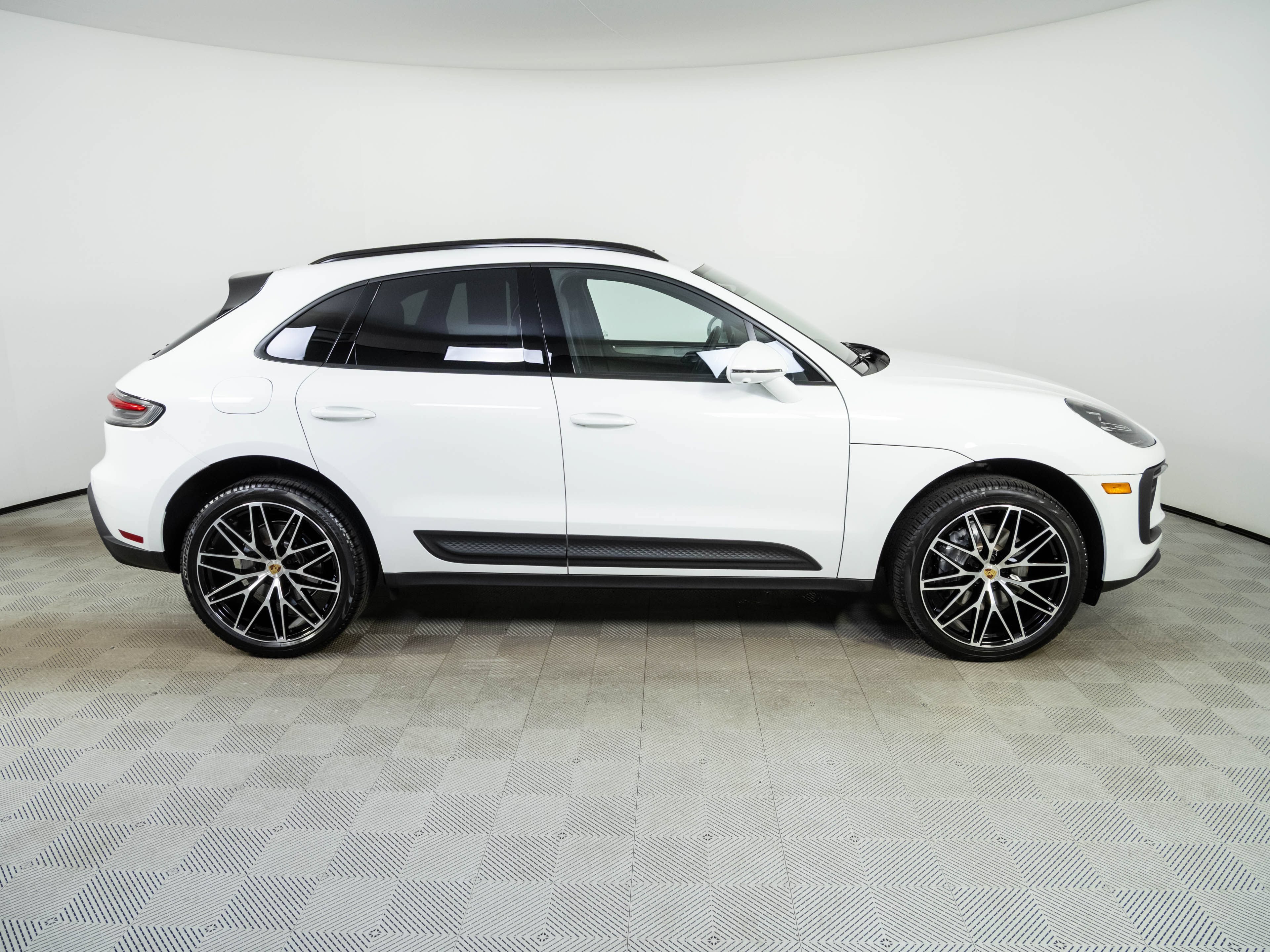 Certified 2026 Porsche Macan AWD/4WD image 28