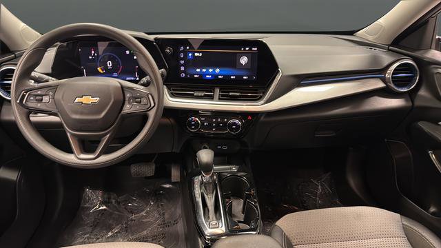 Used 2025 Chevrolet Trax LT FWD image 11