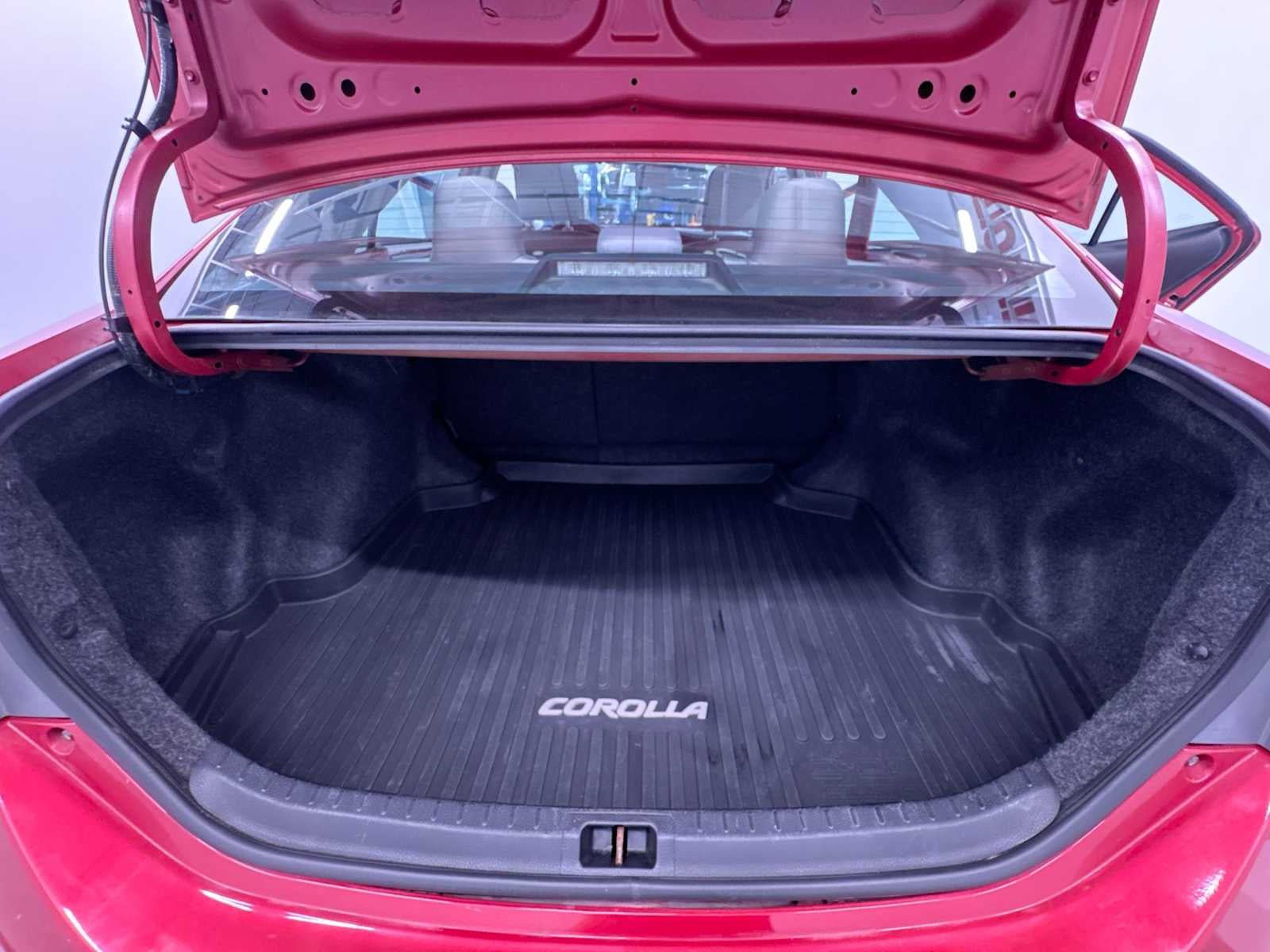 Used 2014 Toyota Corolla LE image 32