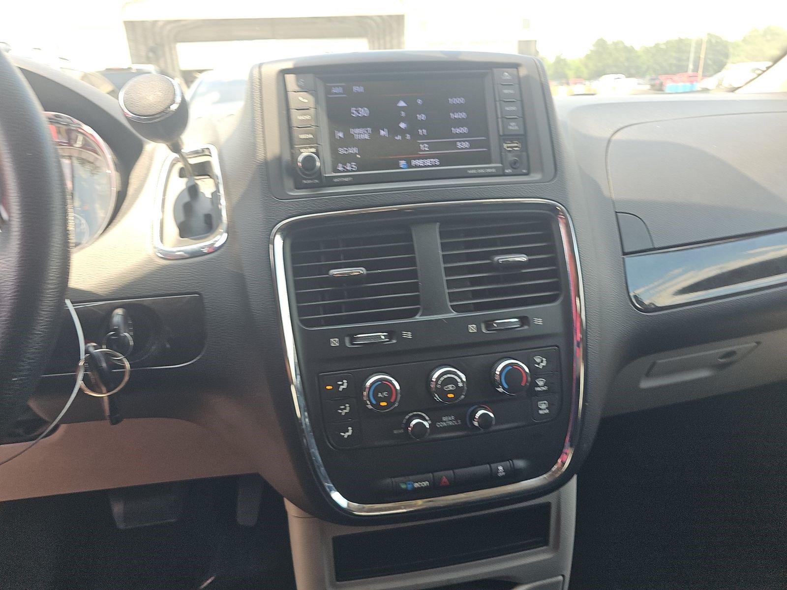 Used 2018 Dodge Grand Caravan SE FWD image 11