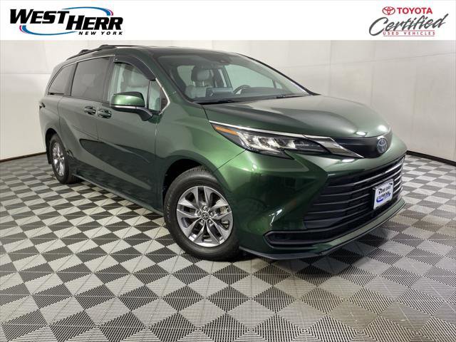 Certified 2022 Toyota Sienna LE image 1