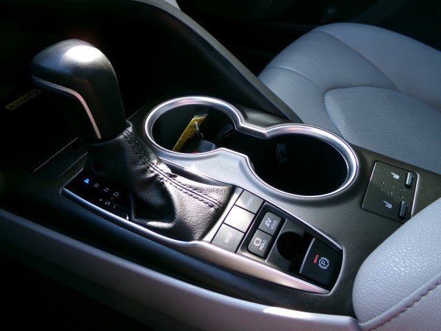 Used 2022 Toyota Camry XLE image 22