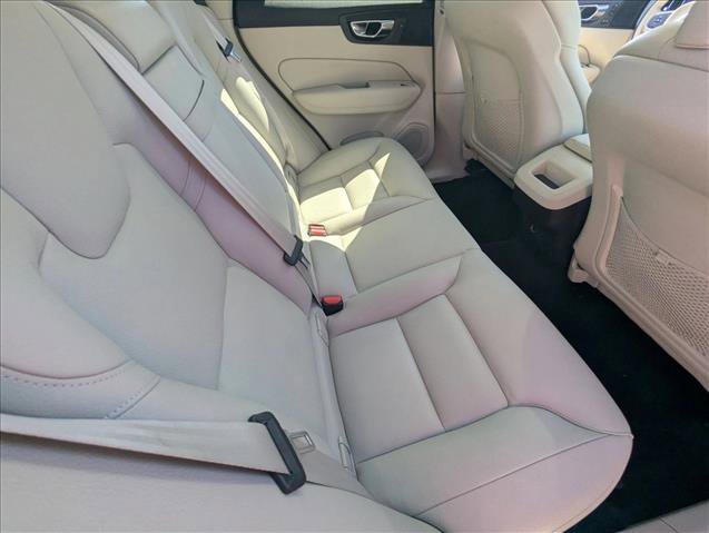 Used 2019 Volvo XC60 T5 Momentum w/ Multimedia Package FWD image 20