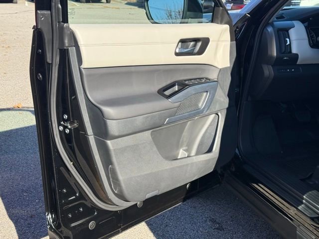 New 2025 Nissan Pathfinder SL image 16