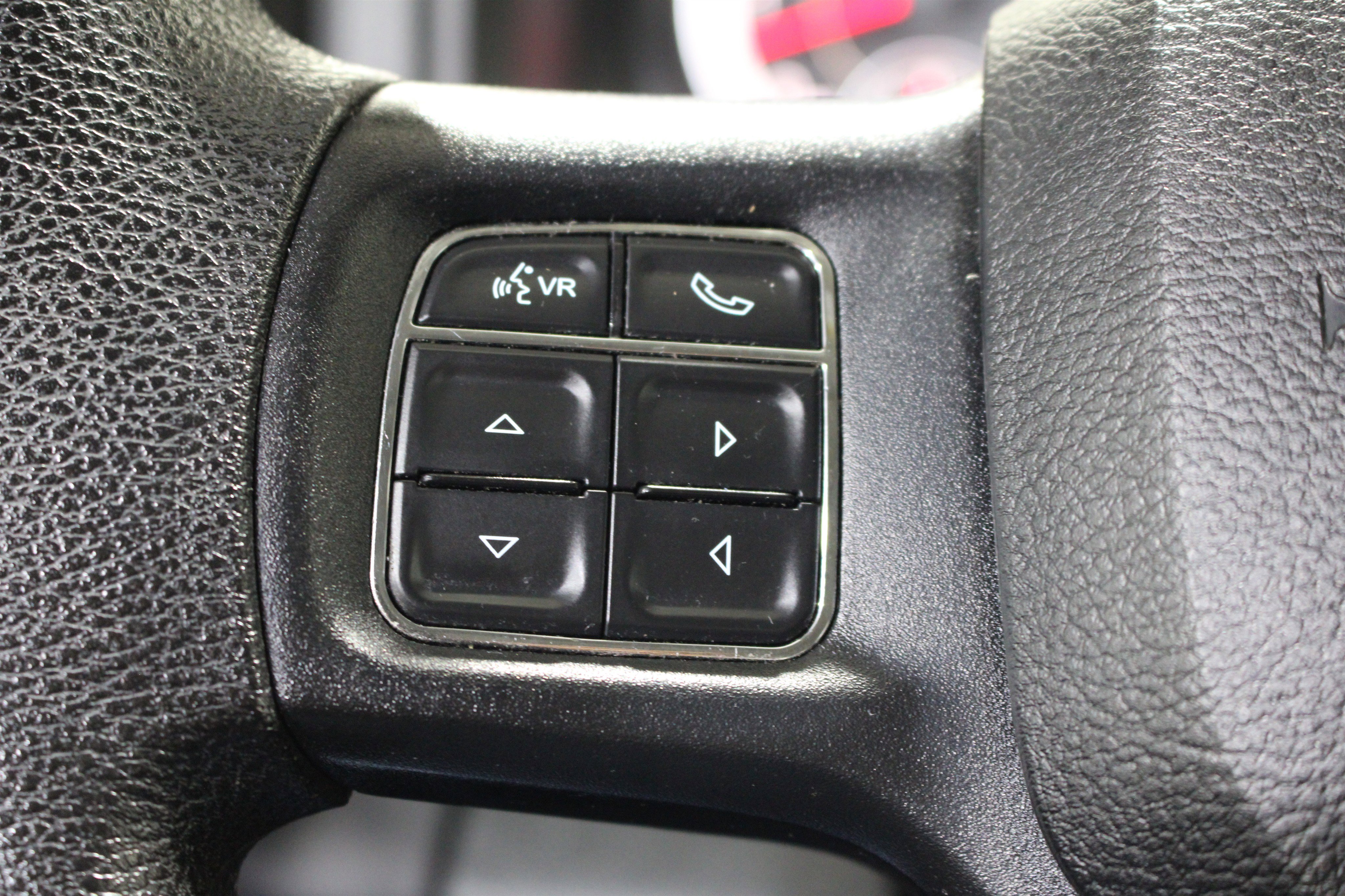 Used 2017 RAM 1500 Classic SLT image 9