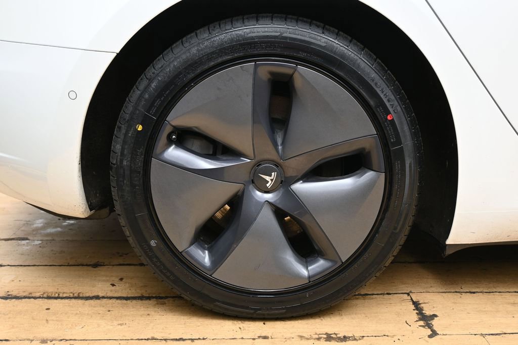 Used 2020 Tesla Model 3 Standard Range RWD image 12