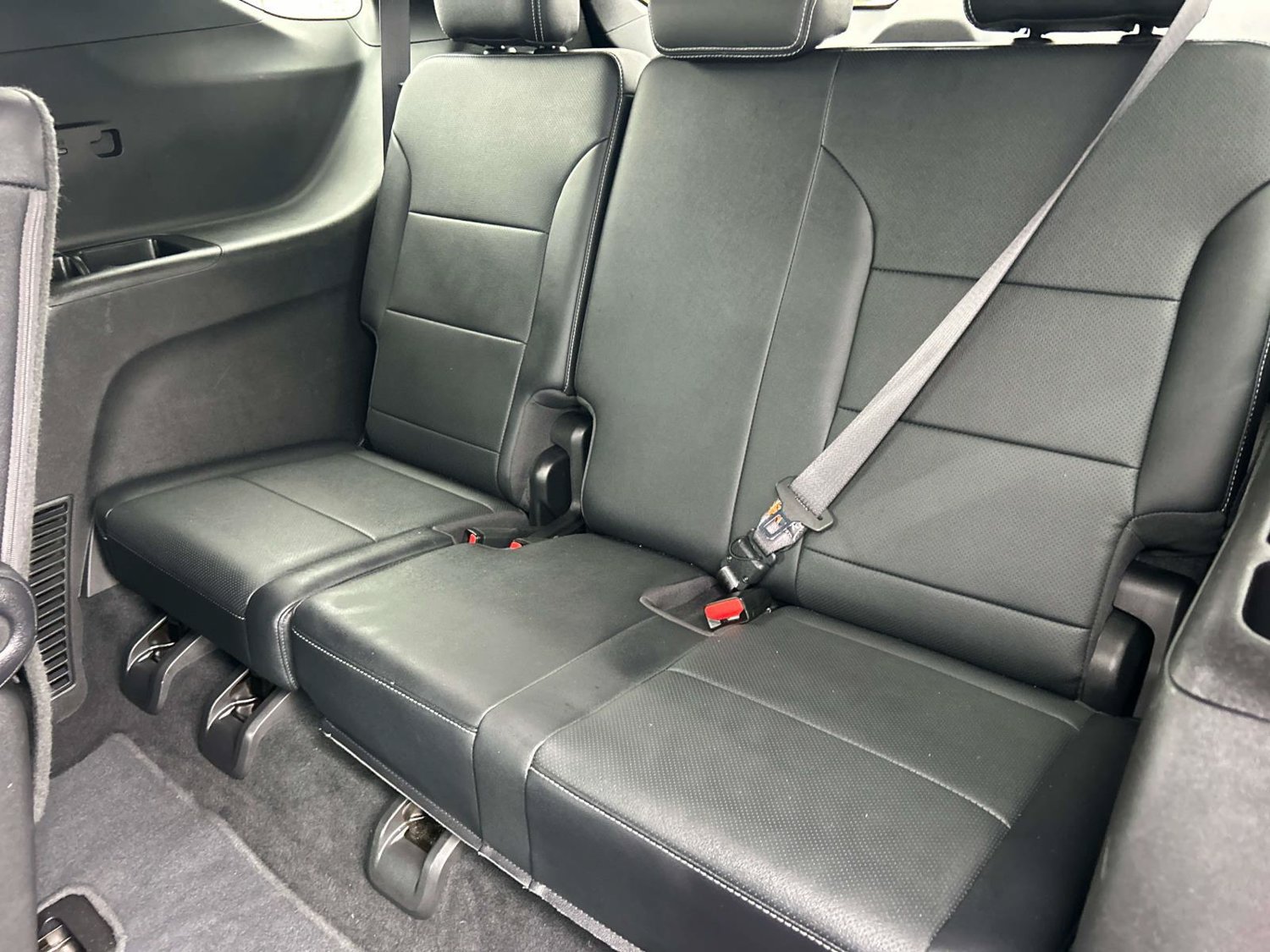 Used 2025 Chevrolet Traverse LT FWD image 24