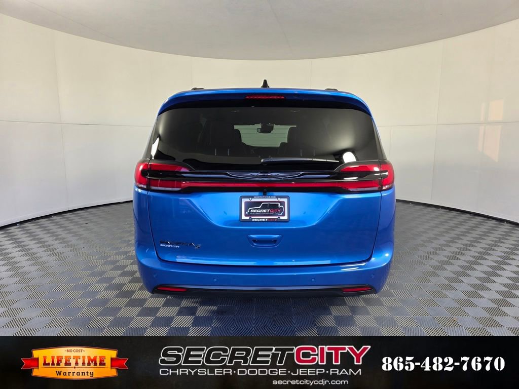 New 2026 Chrysler Pacifica Select w/ S Appearance Package image 6