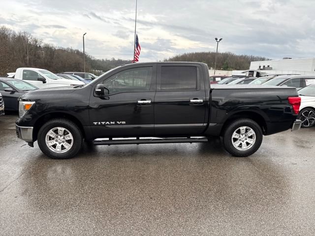 Used 2019 Nissan Titan SV image 2