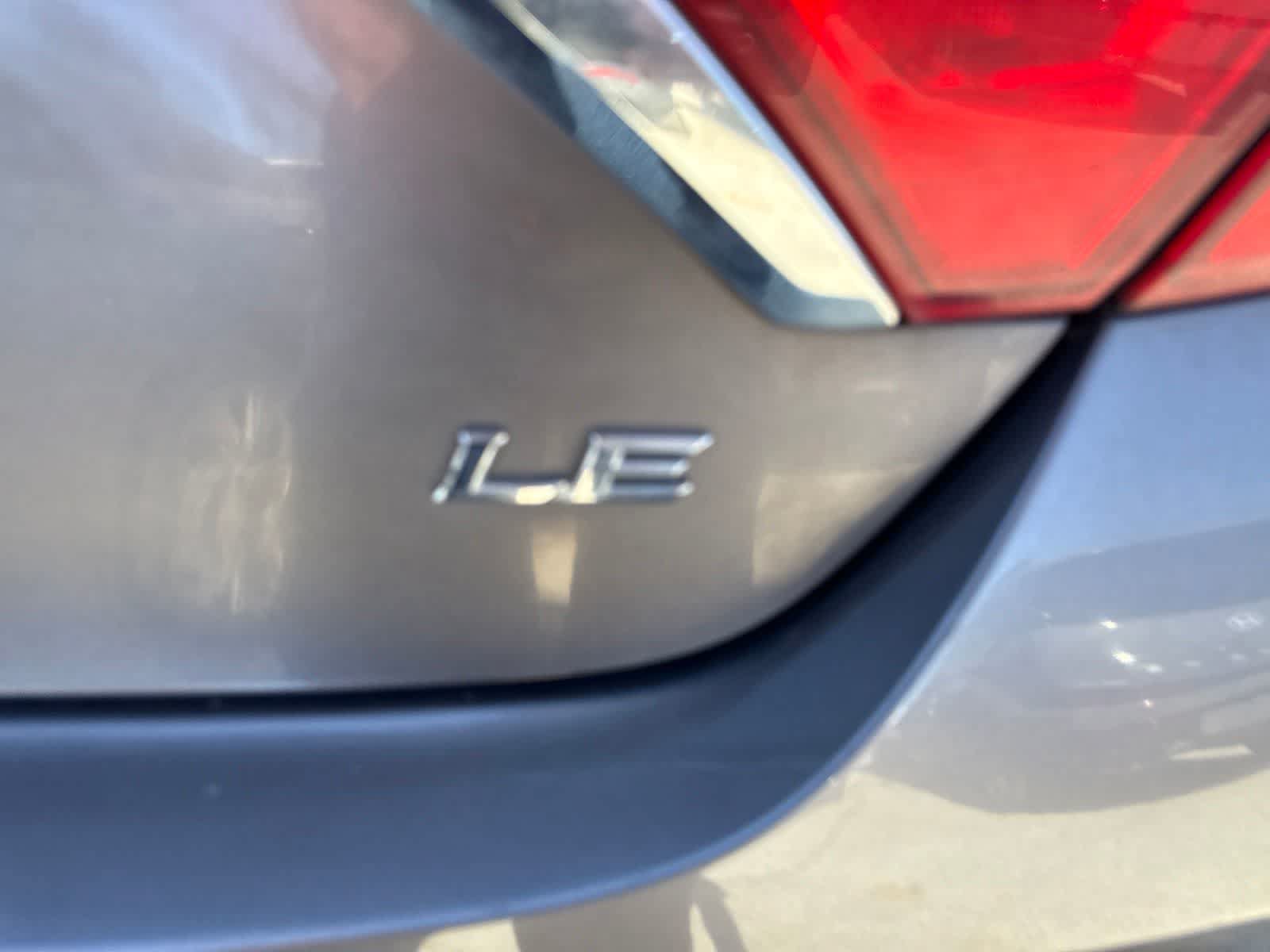 Used 2015 Toyota Camry LE FWD image 13