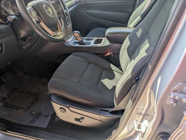 Used 2017 Jeep Grand Cherokee Laredo w/ Quick Order Package 2BE image 13