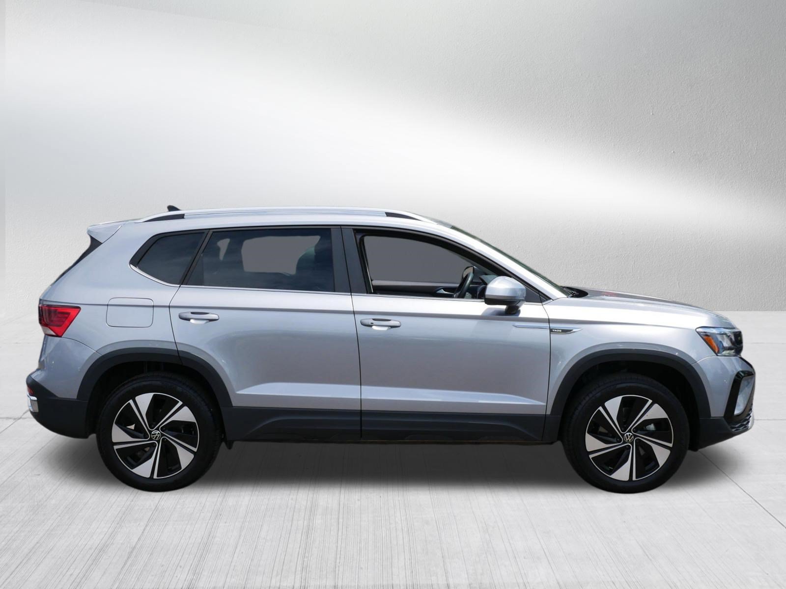 Certified 2023 Volkswagen Taos SE w/ Panoramic Sunroof Package AWD/4WD image 8